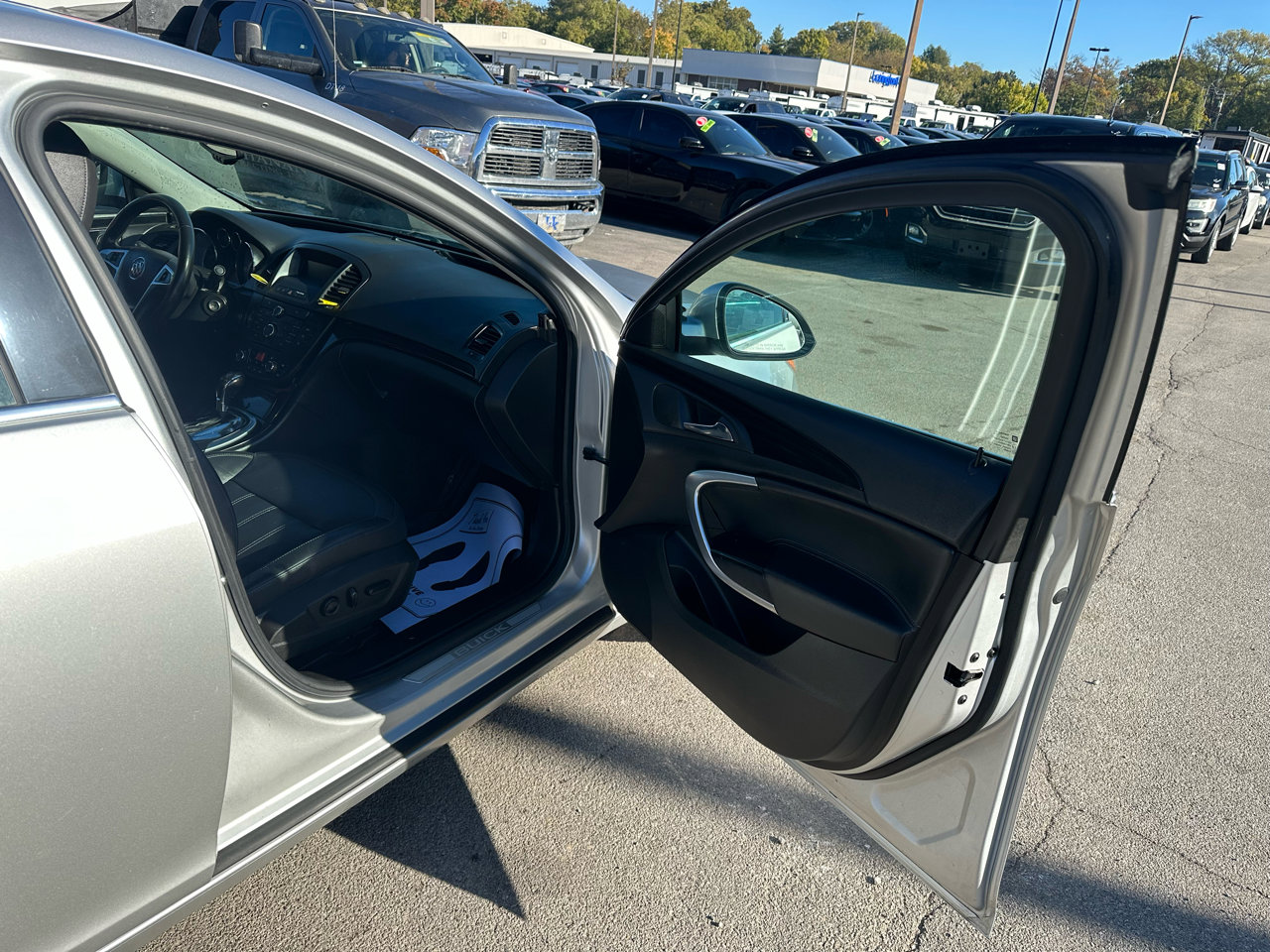 Used 2011 Buick Regal CXL w/ RL4 Preferred Equipment Group image 9