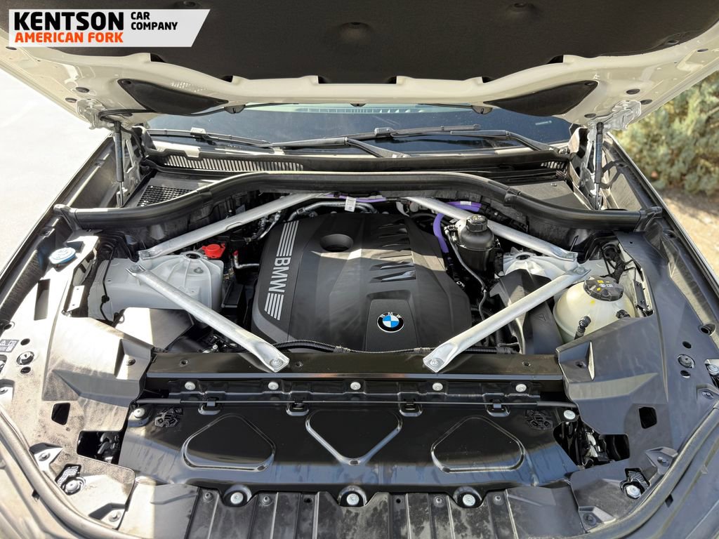 Used 2025 BMW X5 xDrive40i w/ M Sport Package image 17