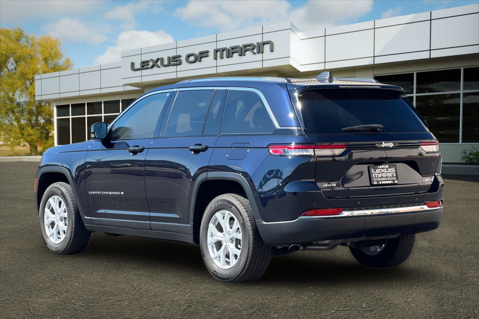 Used 2023 Jeep Grand Cherokee Limited w/ Trailer Tow Prep Group (B) AWD/4WD image 3