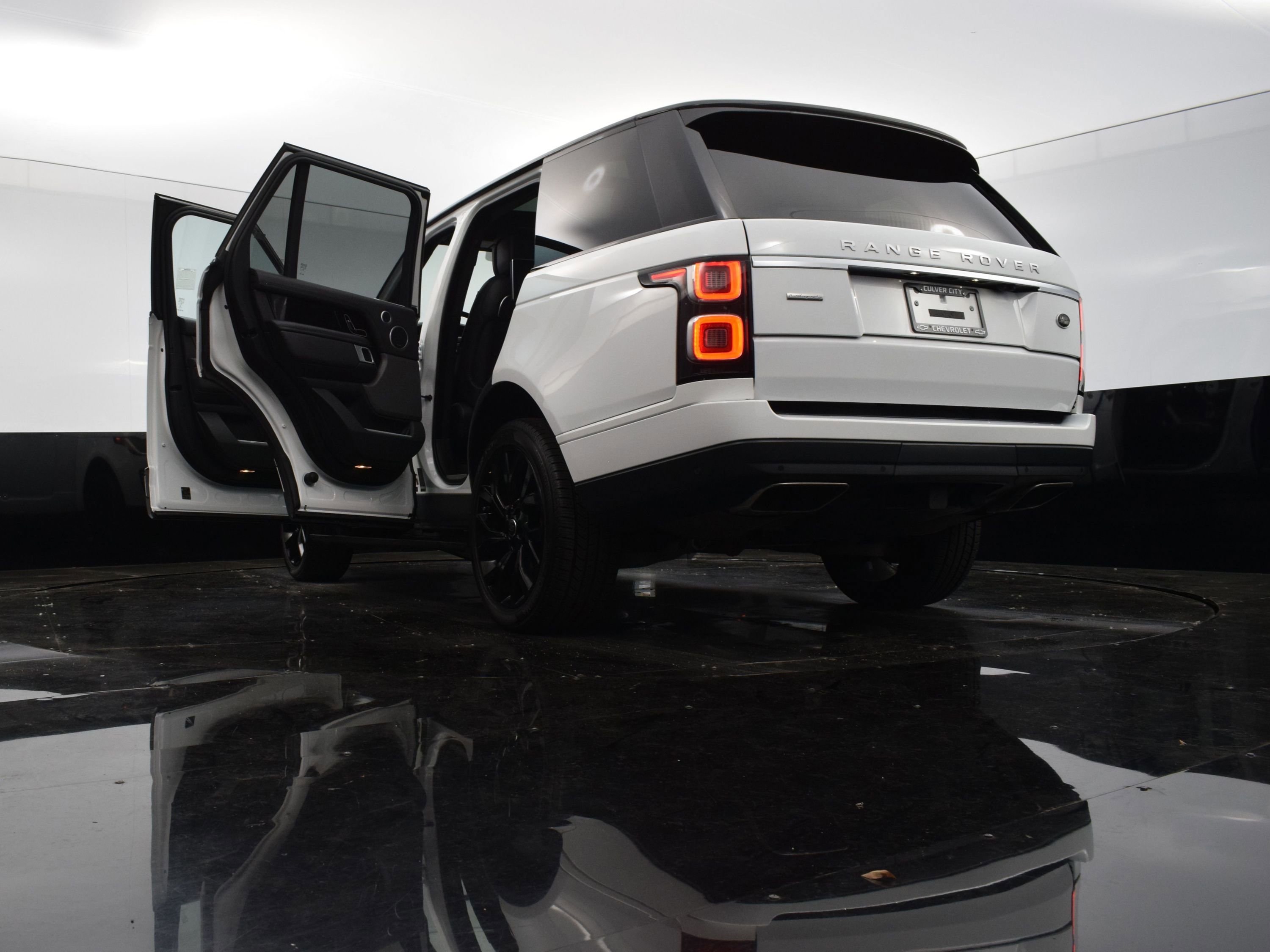 Used 2019 Land Rover Range Rover Autobiography image 37