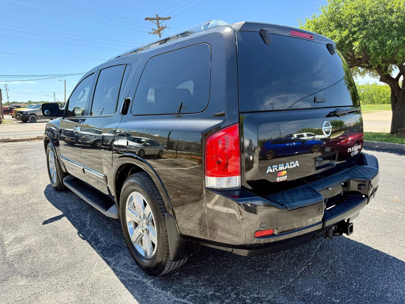 Used 2011 Nissan Armada Platinum w/ 2nd Row Captain Seat Pkg image 5