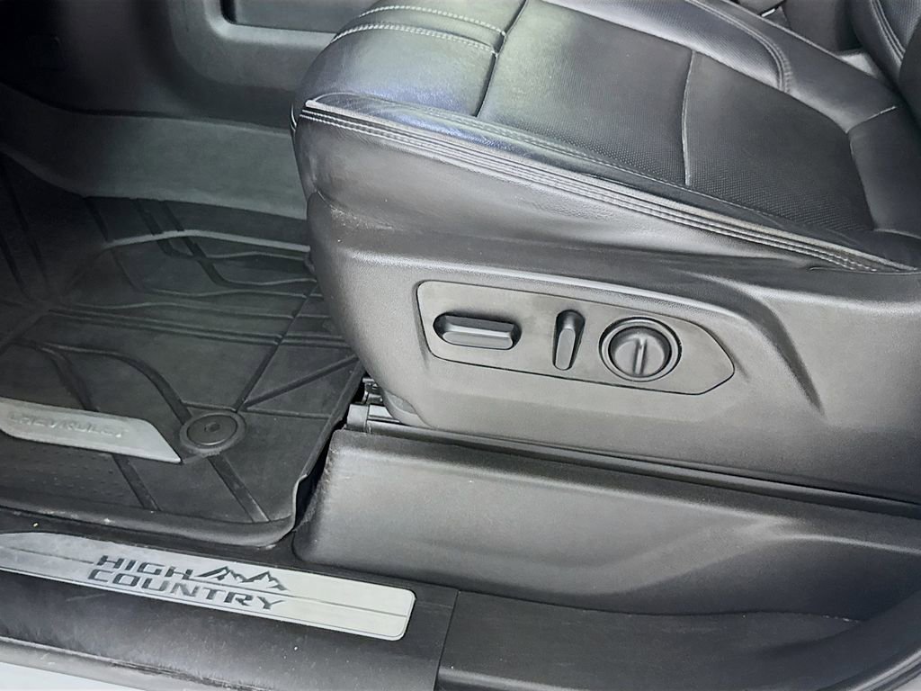 Used 2021 Chevrolet Silverado 1500 High Country w/ Technology Package image 22