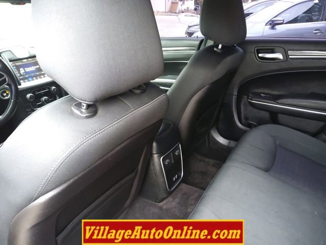 Used 2018 Chrysler 300 Touring w/ Sport Appearance Package image 25