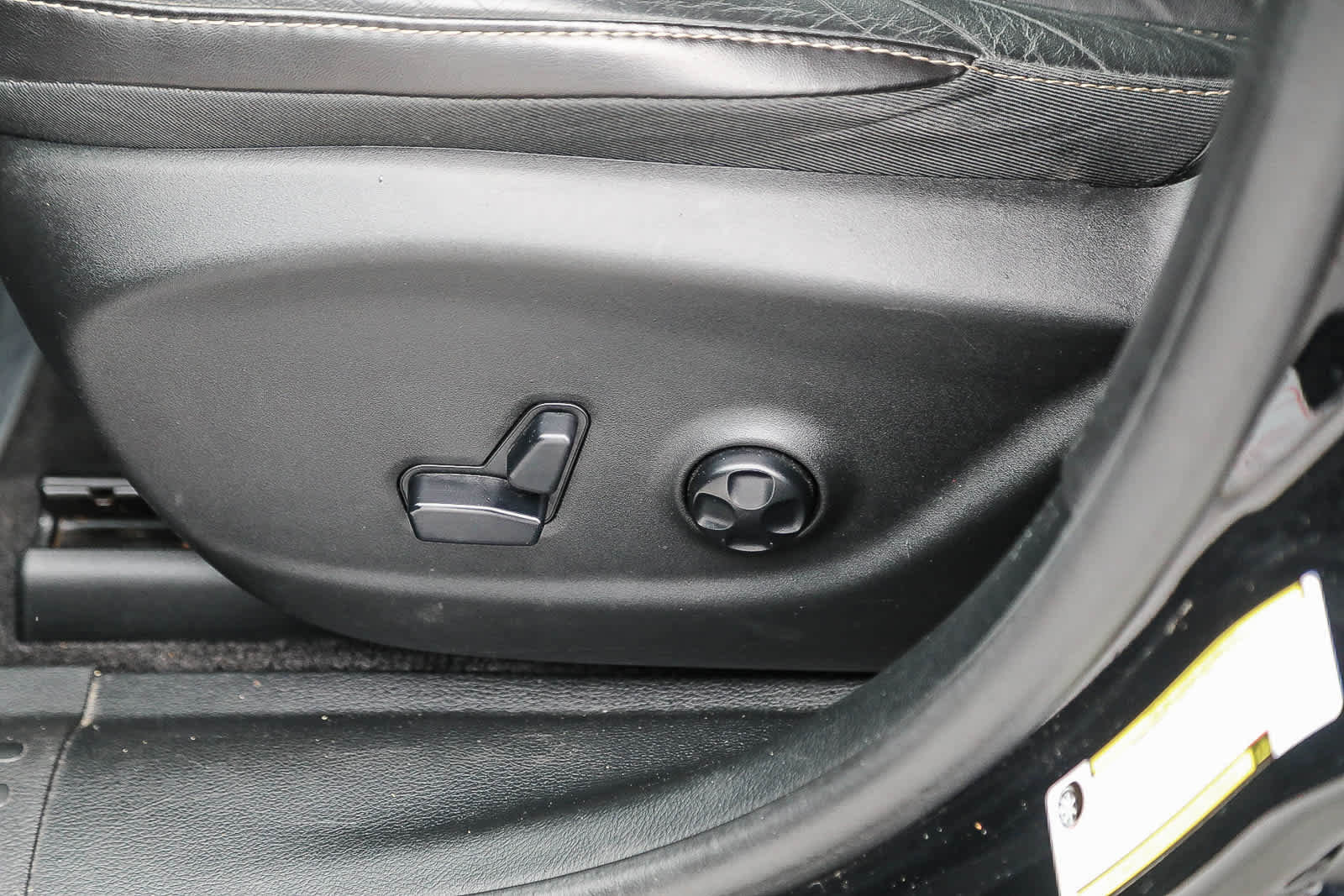 Used 2018 Jeep Cherokee Limited image 19