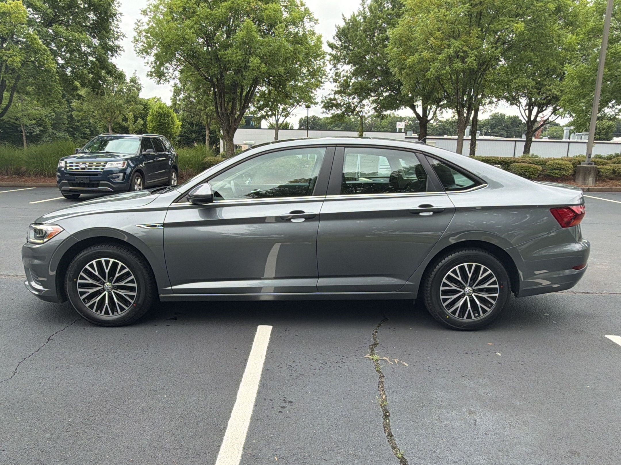 Used 2019 Volkswagen Jetta SEL FWD image 2