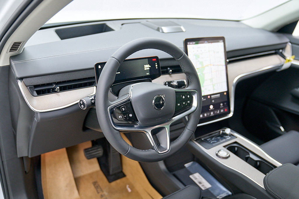 New 2026 Volvo EX90 Plus AWD/4WD image 13