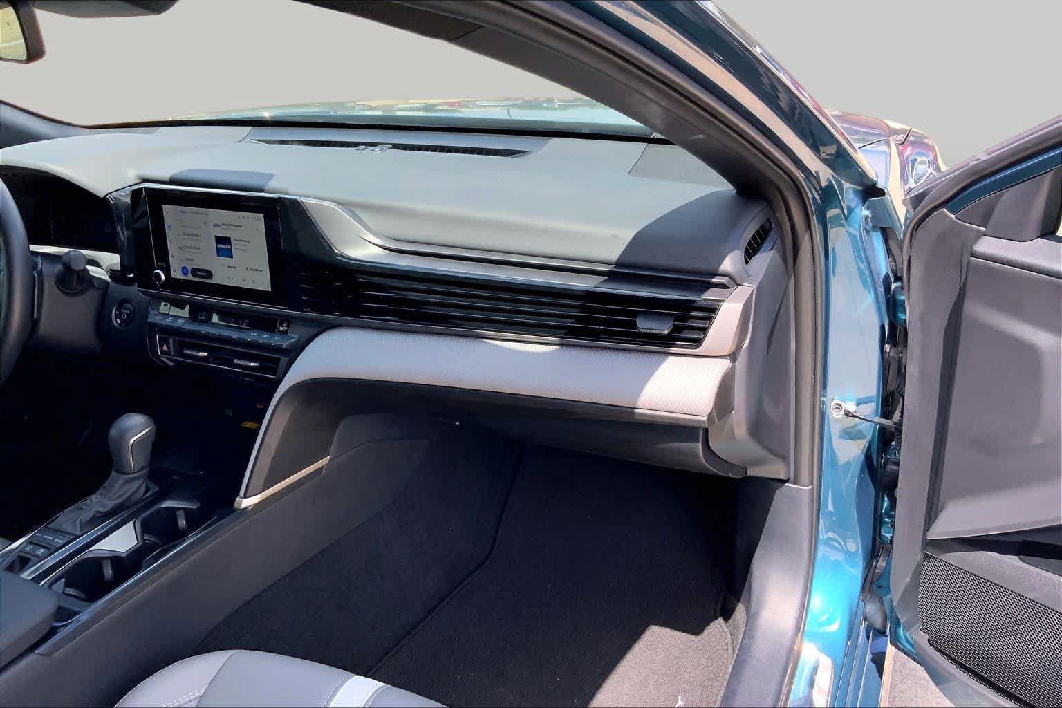 Used 2025 Toyota Camry SE FWD image 35