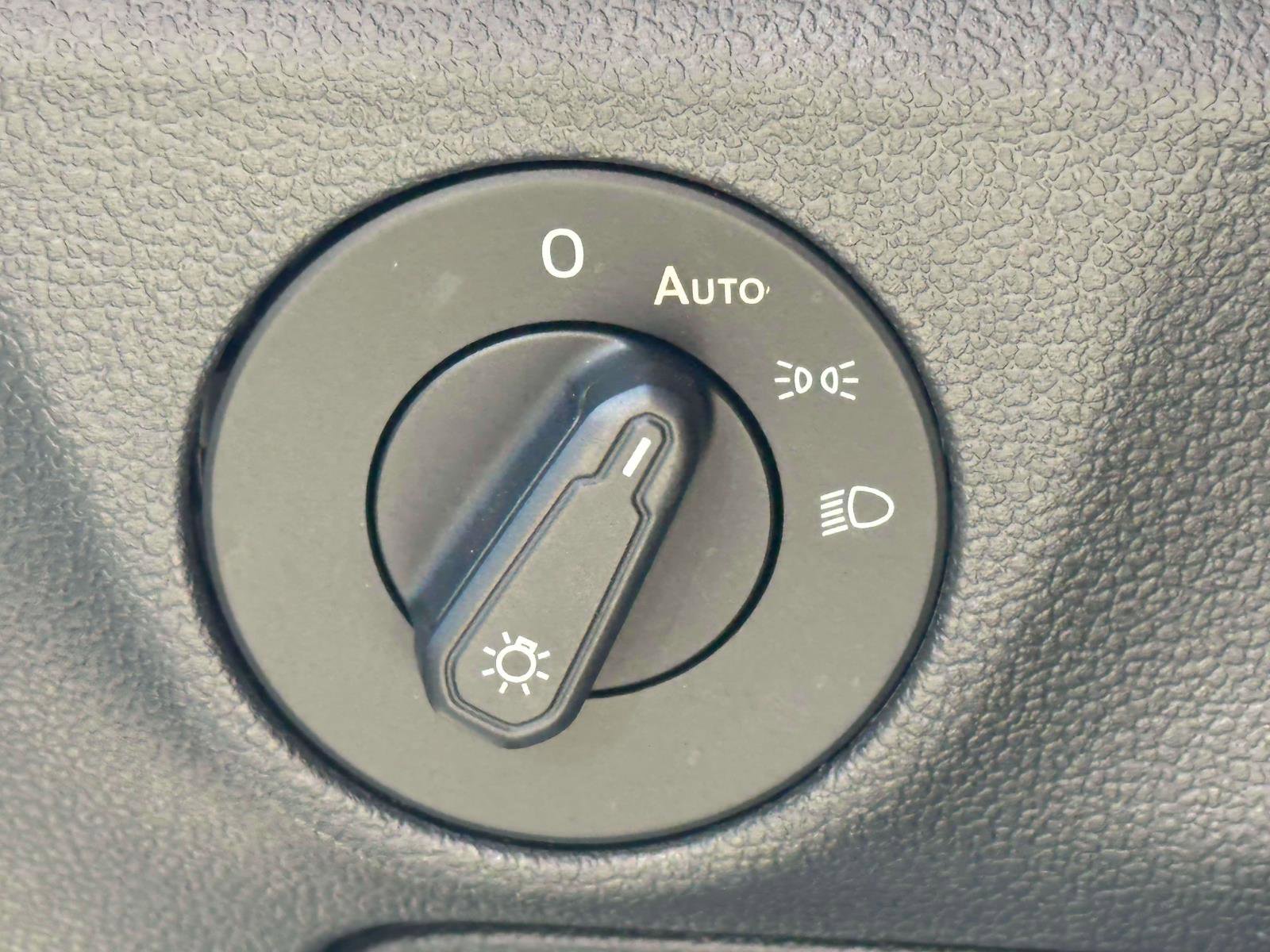 Used 2019 Volkswagen Jetta SEL image 18