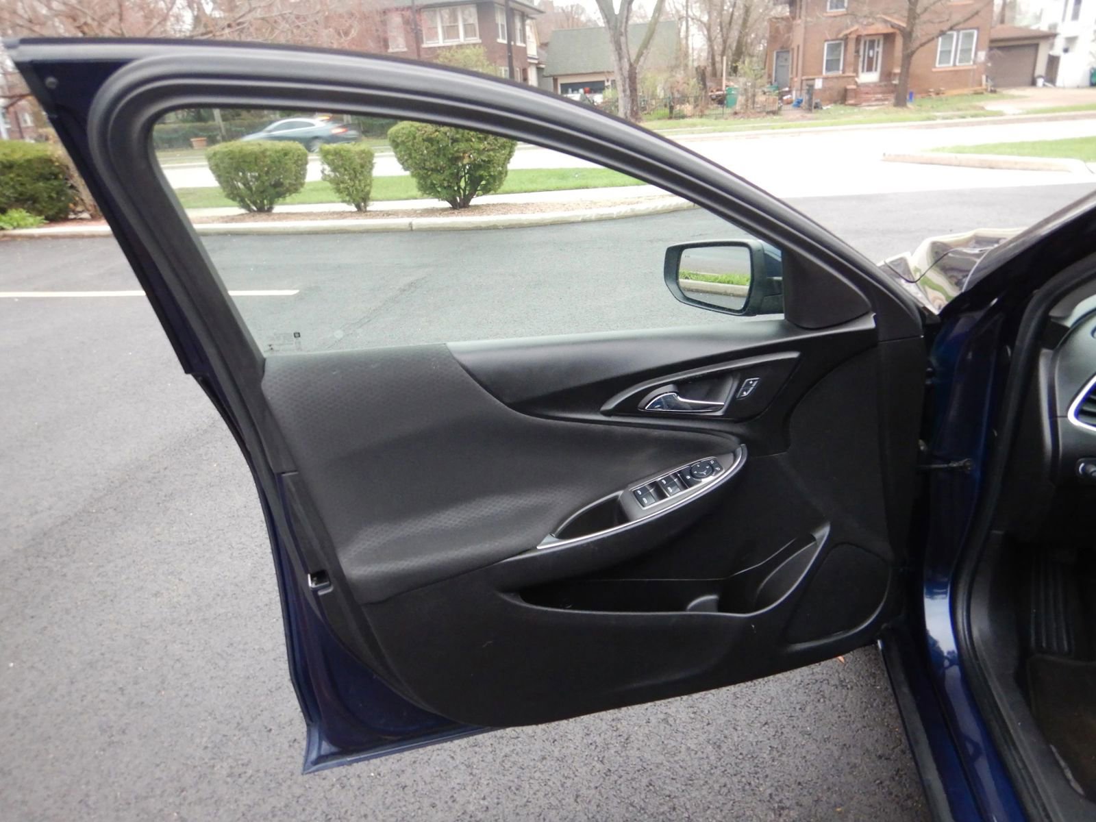 Used 2016 Chevrolet Malibu LT image 9