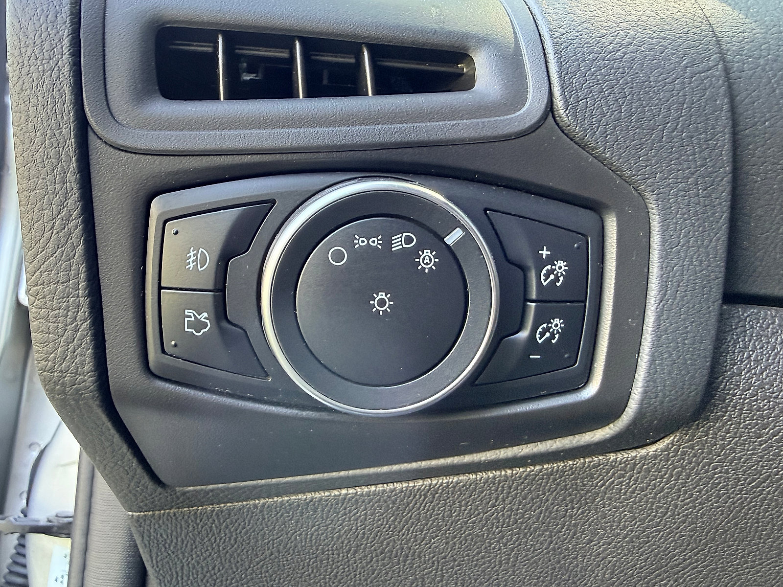 Used 2015 Ford Focus SE w/ SE Sport Package FWD image 22