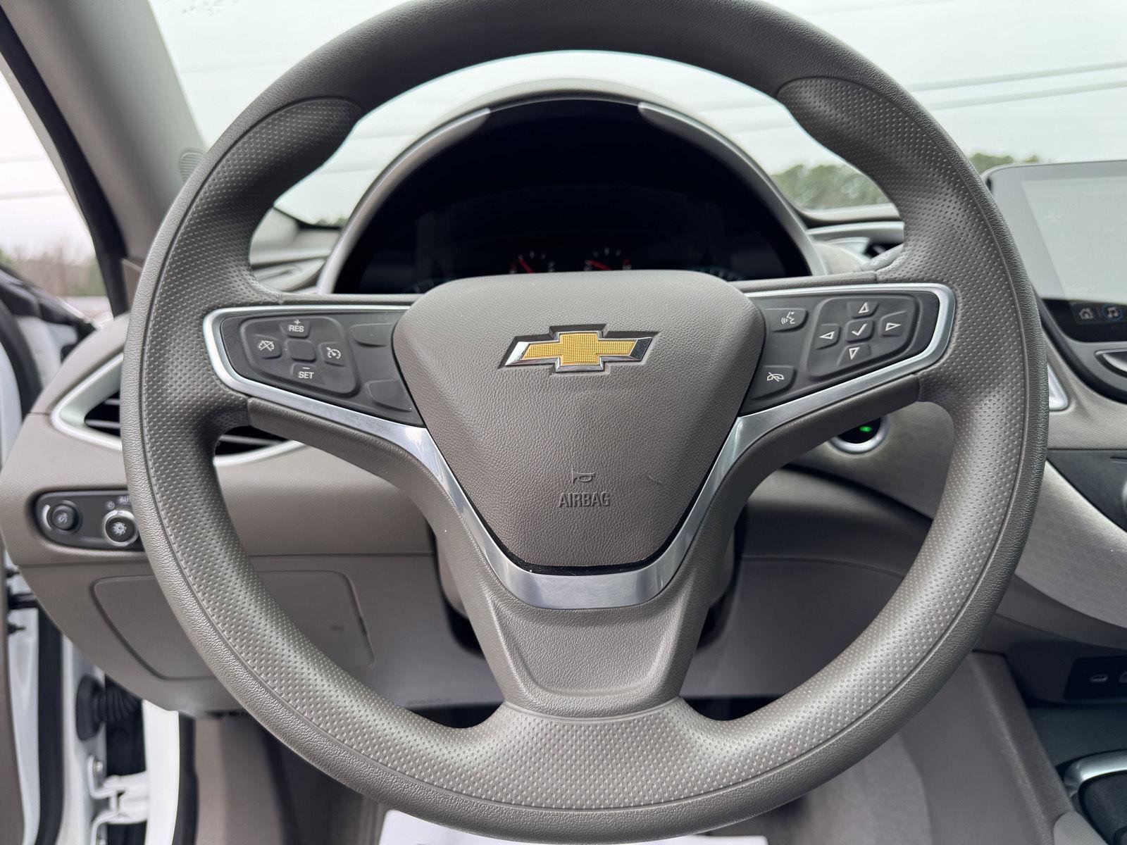 Used 2022 Chevrolet Malibu LT image 3