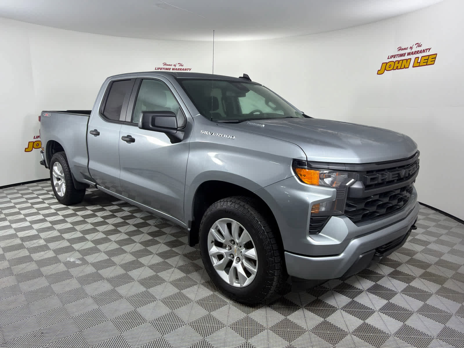 Used 2025 Chevrolet Silverado 1500 Custom image 8