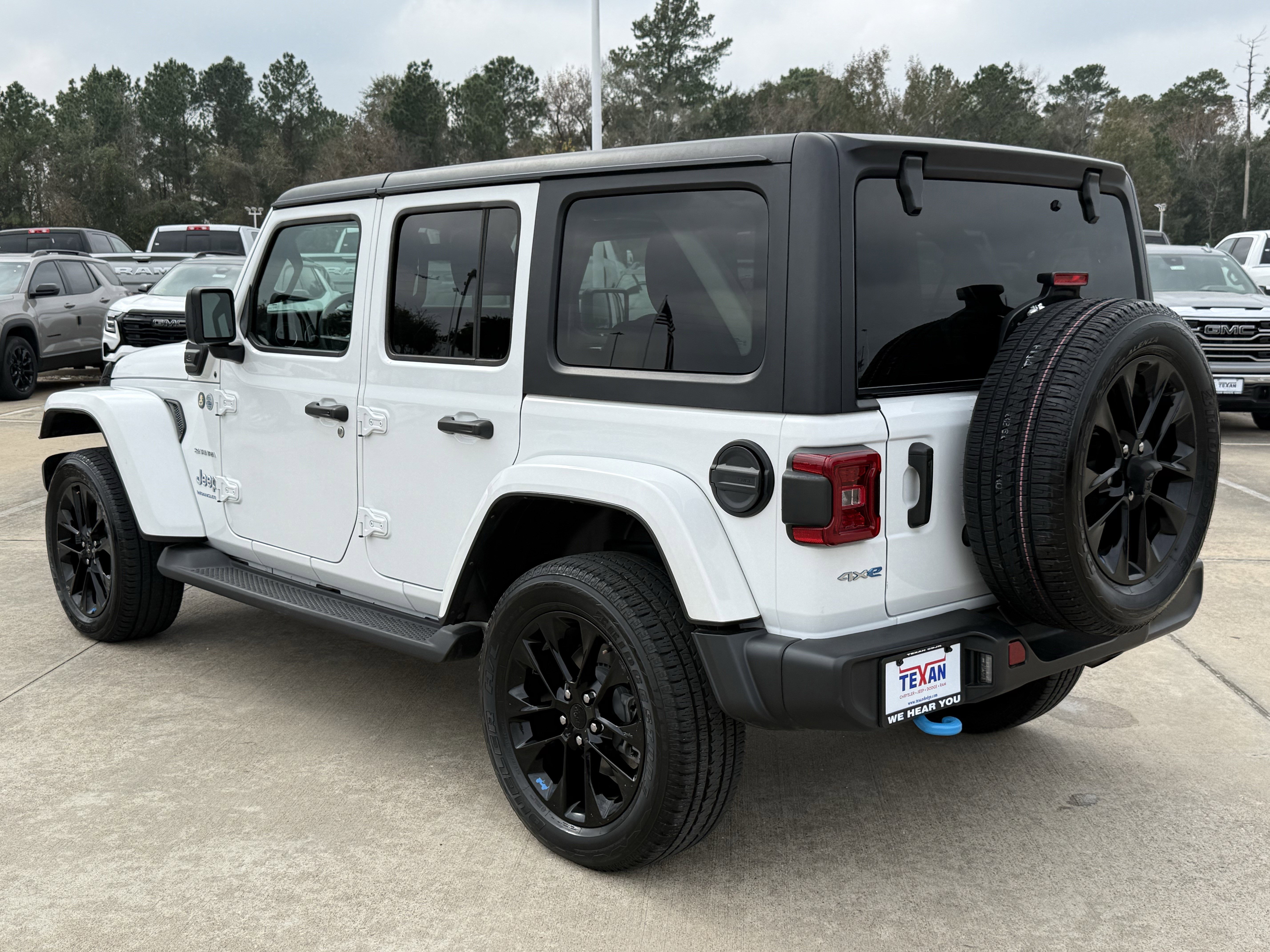 Used 2023 Jeep Wrangler Sahara image 7