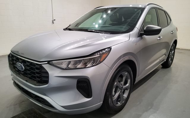 Used 2023 Ford Escape ST-Line w/ Tech Pack #1 FWD image 5