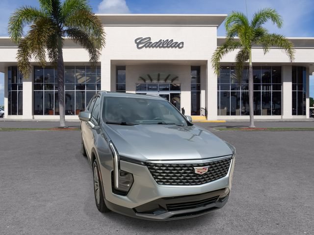 Used 2025 Cadillac XT4 Premium Luxury FWD image 3