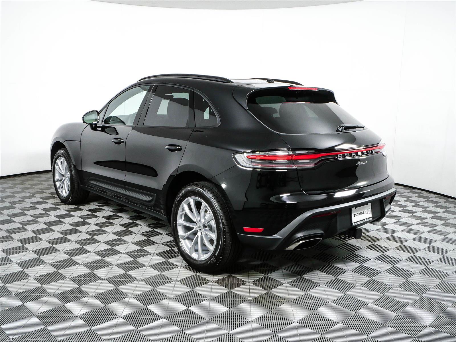 Certified 2026 Porsche Macan Turbo AWD/4WD image 3