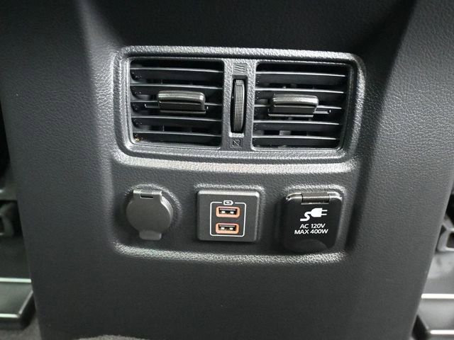 Used 2024 Nissan Titan SV w/ SV Convenience Package image 15