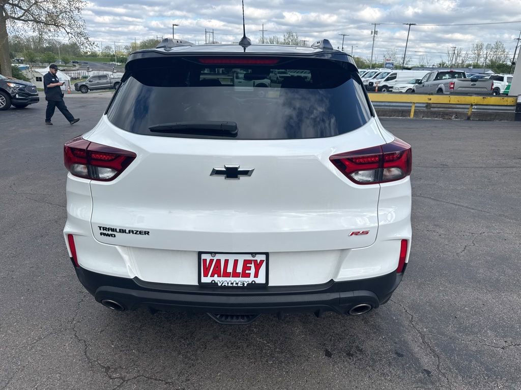 Used 2023 Chevrolet TrailBlazer RS w/ Sun and Liftgate Package AWD/4WD image 4