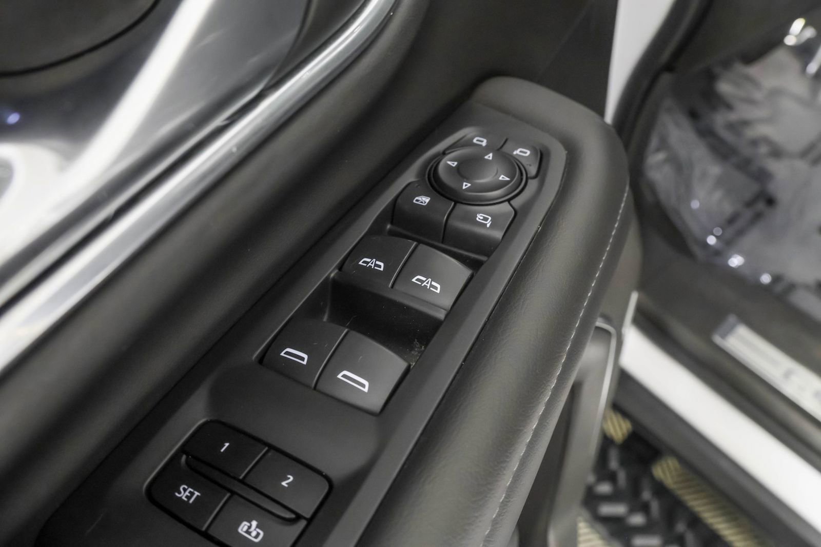 Used 2022 Chevrolet Tahoe Z71 w/ Luxury Package AWD/4WD image 38