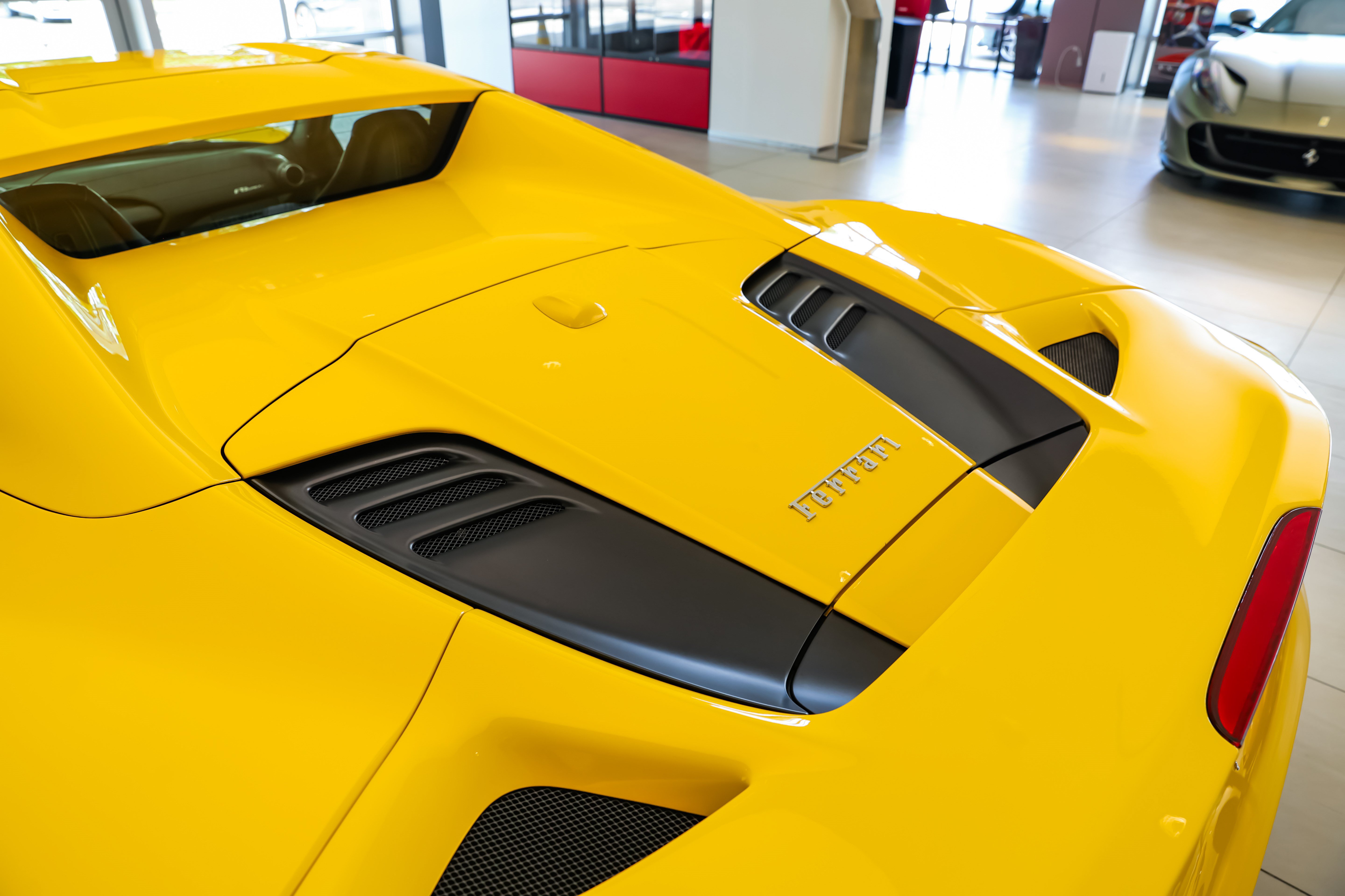 Used 2023 Ferrari F8 Tributo RWD image 25