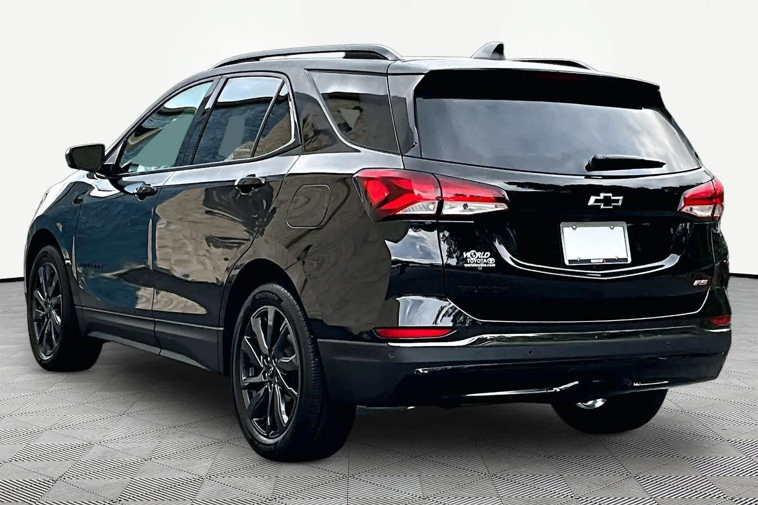 Used 2023 Chevrolet Equinox RS FWD image 12