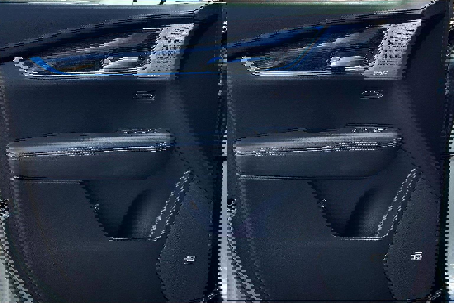 Used 2023 Cadillac XT5 Premium Luxury w/ Technology Package image 12