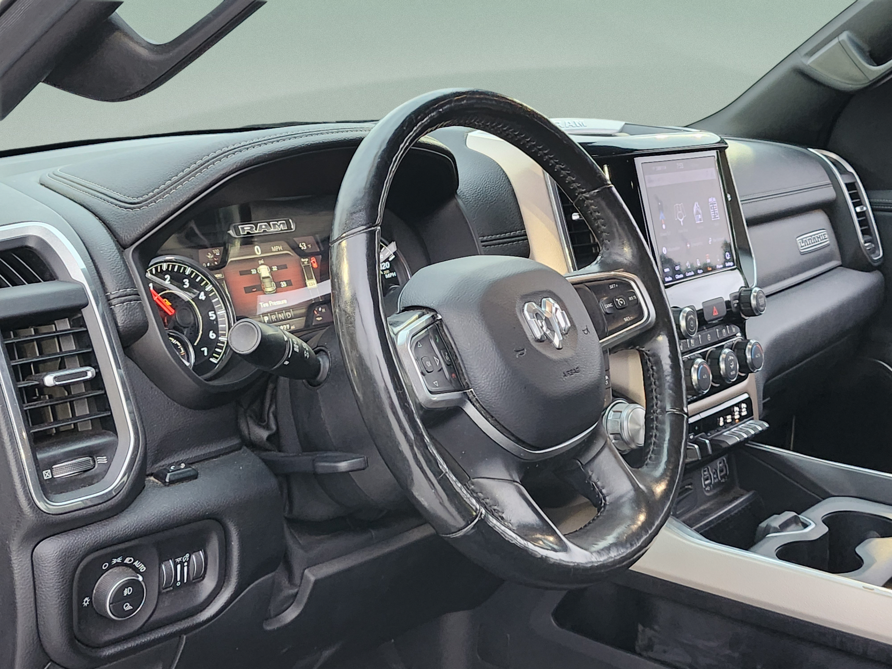 Used 2019 RAM 1500 Laramie w/ Sport Appearance Package AWD/4WD image 11