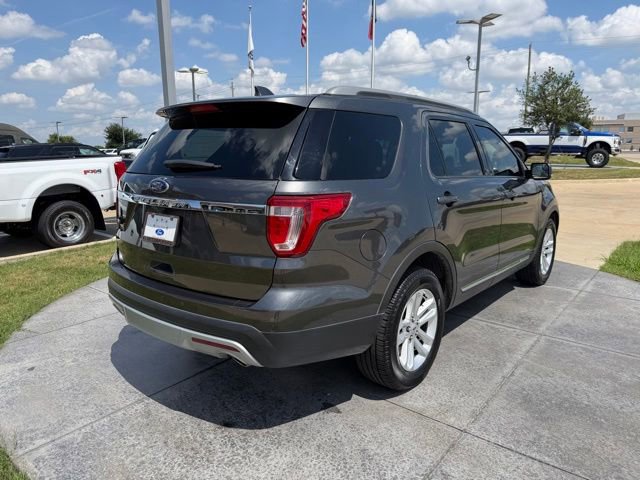 Used 2017 Ford Explorer XLT FWD image 6