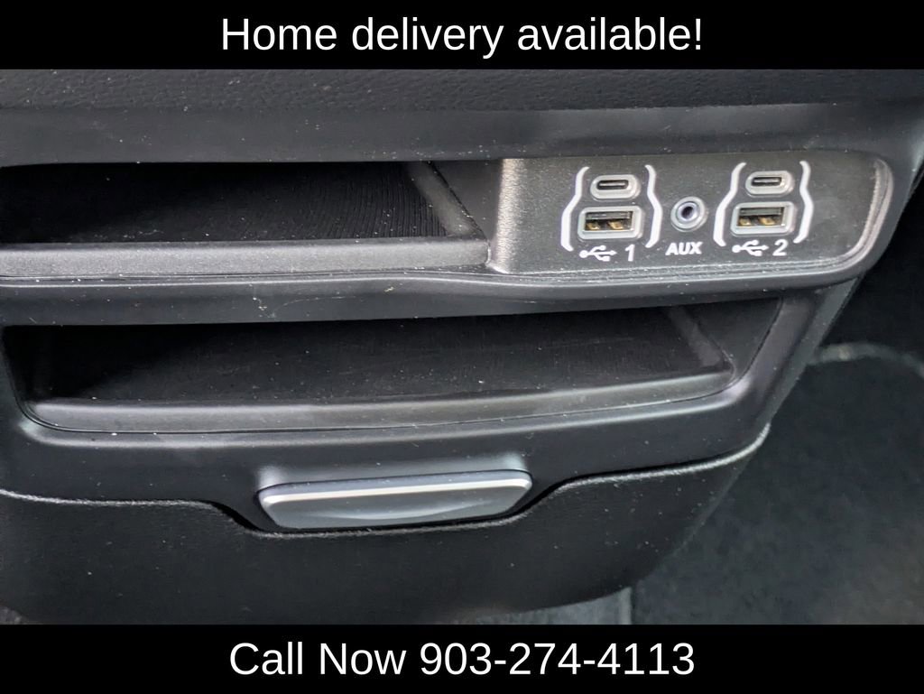 Used 2025 Chrysler Pacifica Select image 14