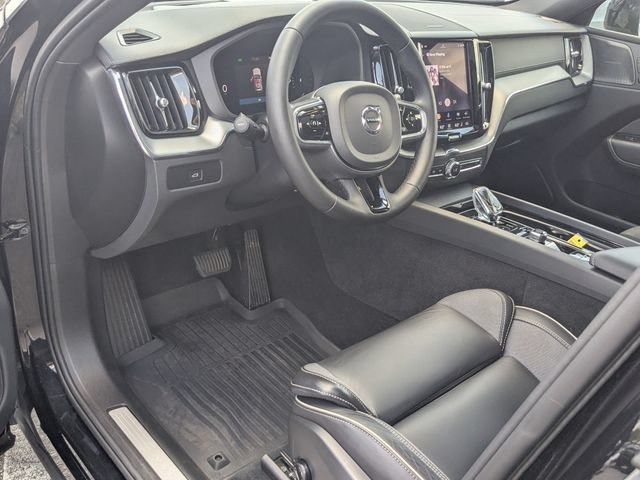 Used 2024 Volvo XC60 B5 Ultimate w/ Protection Package Premier AWD/4WD image 11