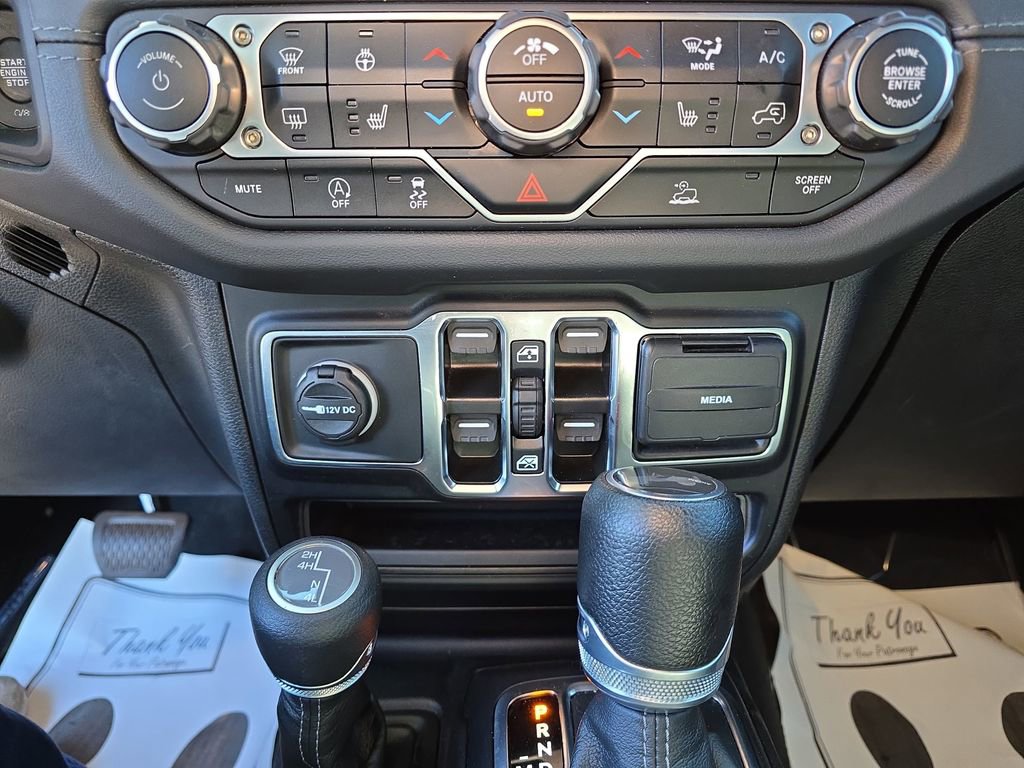 Used 2024 Jeep Wrangler Sahara image 32