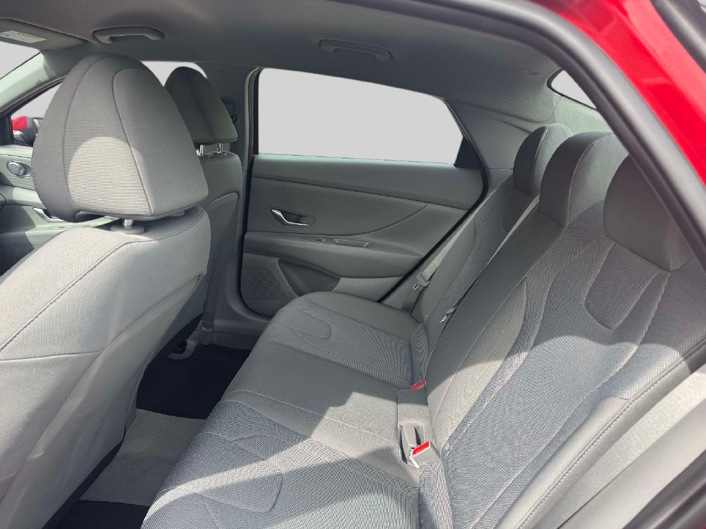 Used 2023 Hyundai Elantra SE w/ Cargo Package FWD image 11