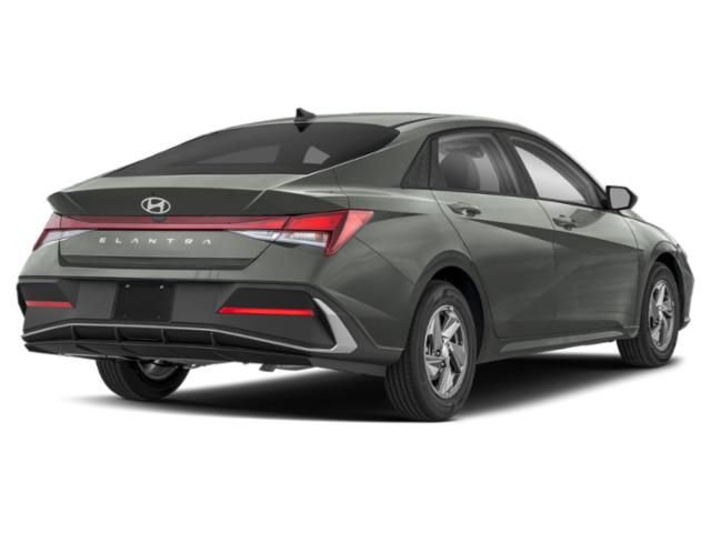 New 2026 Hyundai Elantra SE FWD image 3