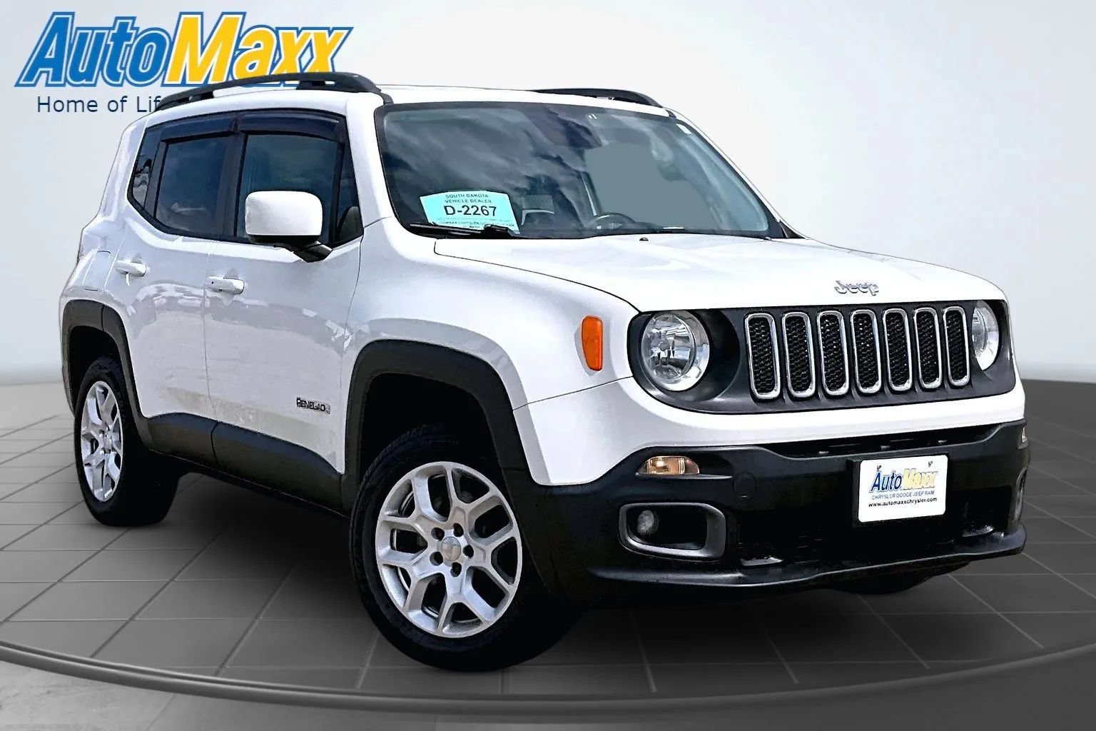 Used 2017 Jeep Renegade Latitude AWD/4WD image 3