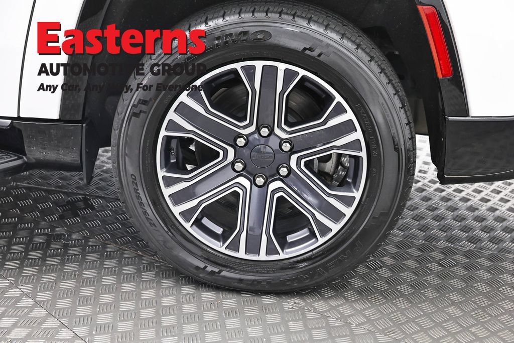 Used 2024 Jeep Wagoneer L Series II RWD image 37