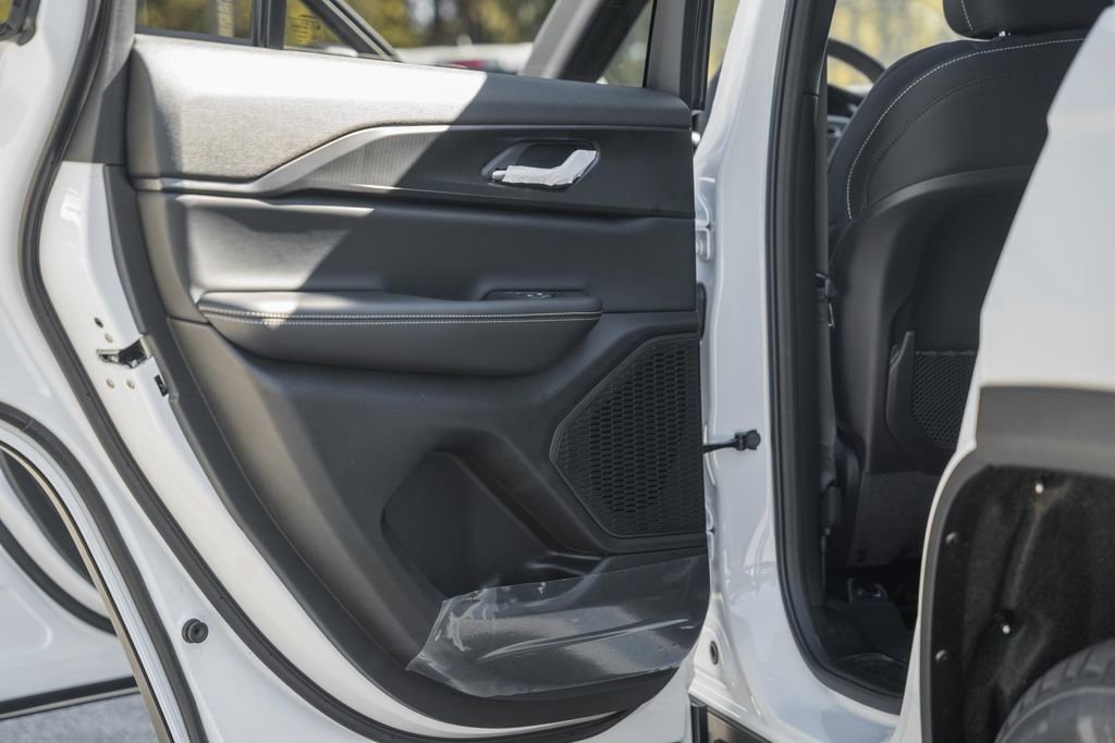 New 2025 Jeep Grand Cherokee Laredo X w/ Luxury Tech Group I image 34