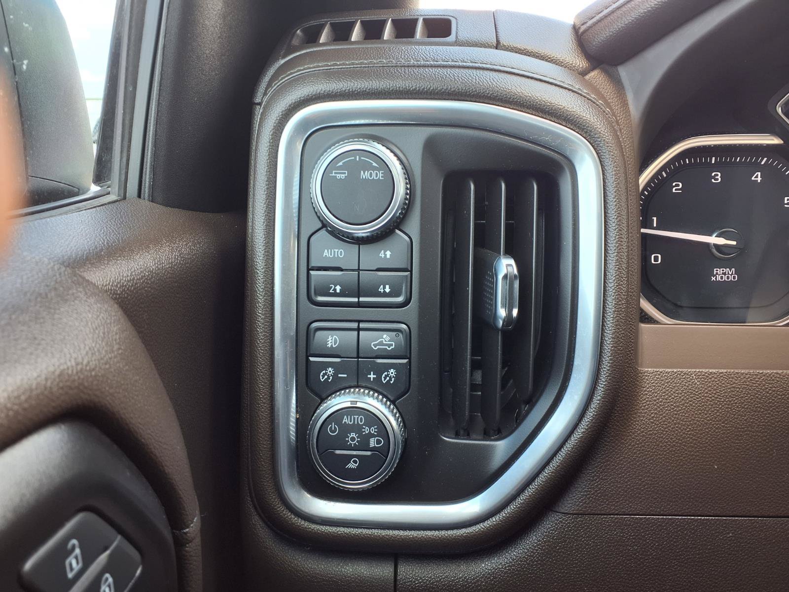 Used 2022 GMC Sierra 1500 Denali w/ Driver Alert Package II AWD/4WD image 11