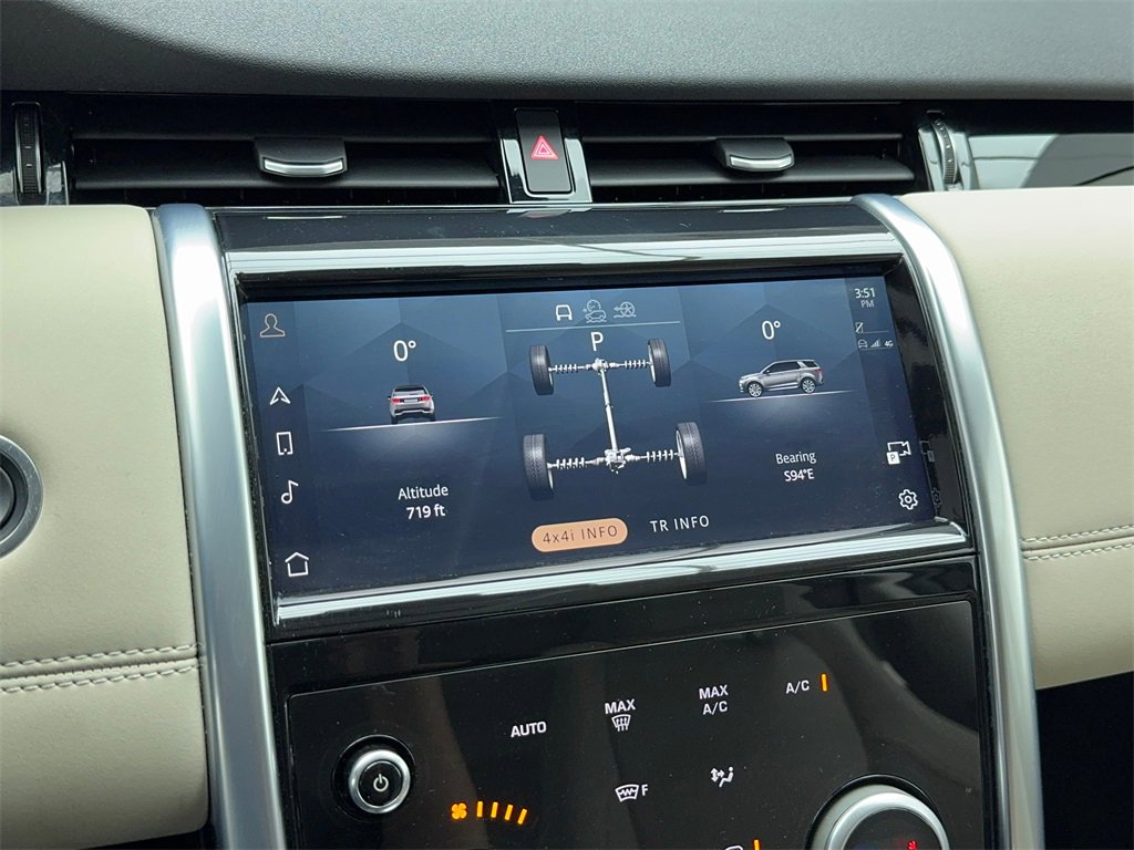Used 2023 Land Rover Discovery Sport SE image 32