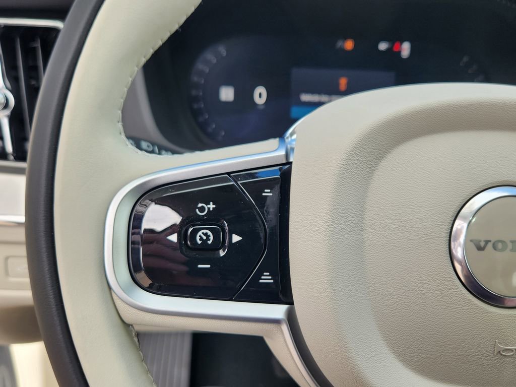 New 2026 Volvo XC60 B5 Ultra w/ Protection Package Premier image 17