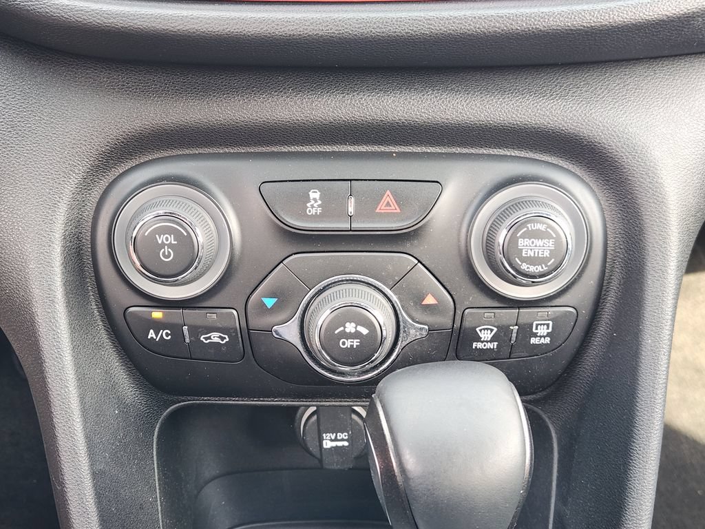 Used 2016 Dodge Dart SXT w/ Rallye Appearance Group FWD image 17