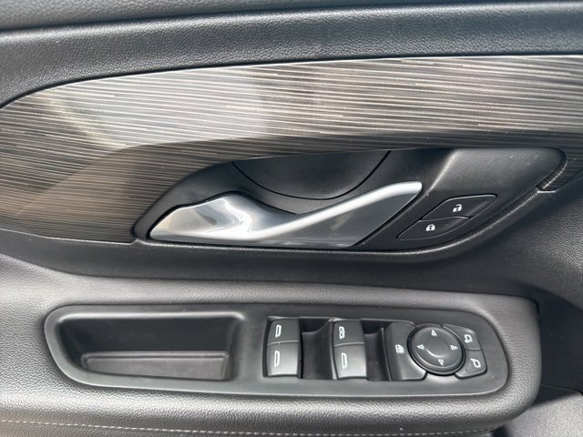 Used 2022 GMC Terrain SLE w/ Driver Convenience Package image 10