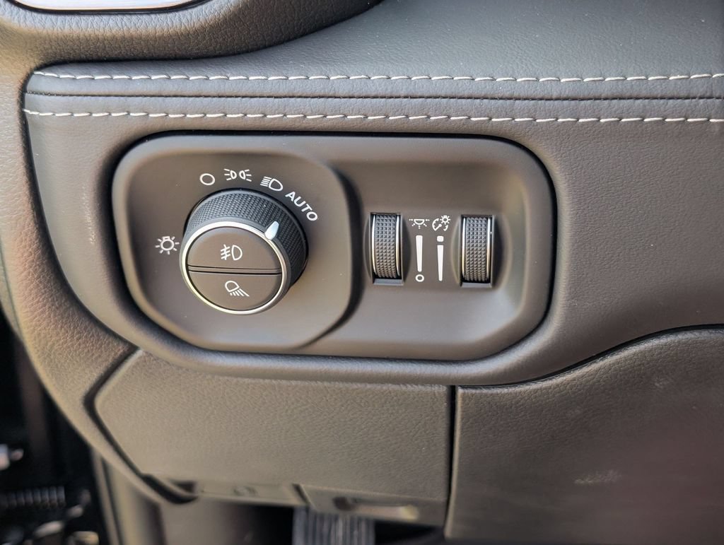 New 2026 RAM 2500 Limited AWD/4WD image 14