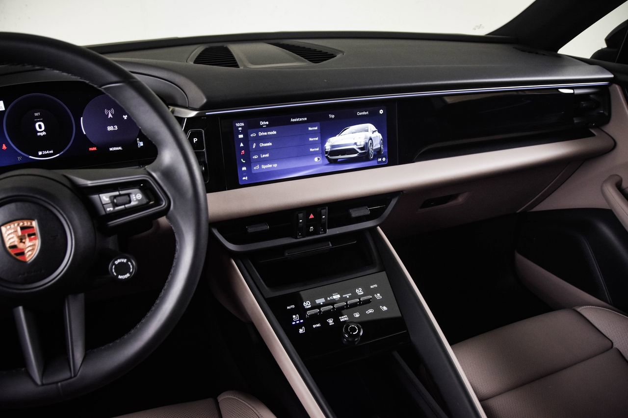 Certified 2025 Porsche Macan Electric image 19