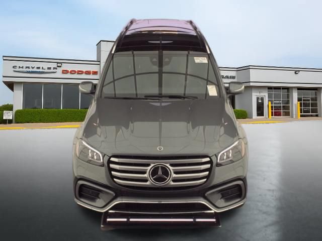 Used 2025 Mercedes-Benz GLS 450 4MATIC image 4