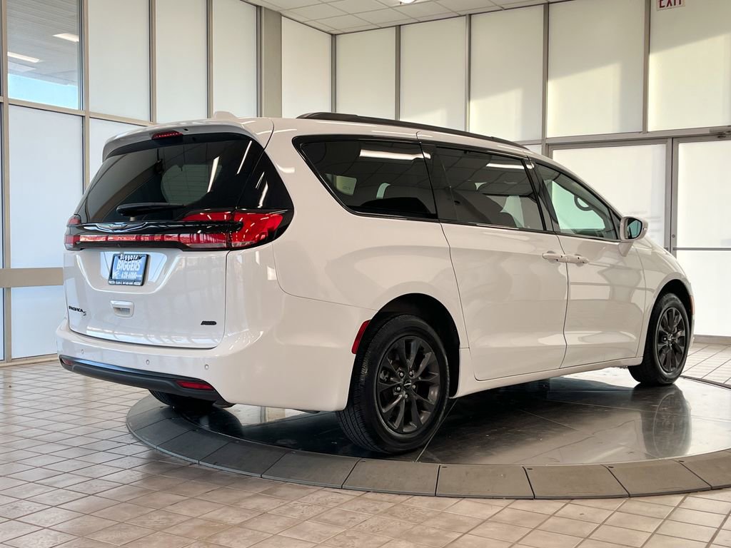 Used 2021 Chrysler Pacifica Touring w/ Cold Weather Group image 8