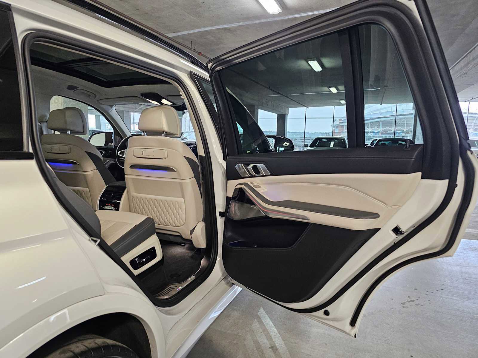 Used 2023 BMW X7 M60i w/ Executive Package AWD/4WD image 39