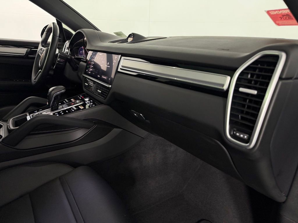 Used 2023 Porsche Cayenne S image 34