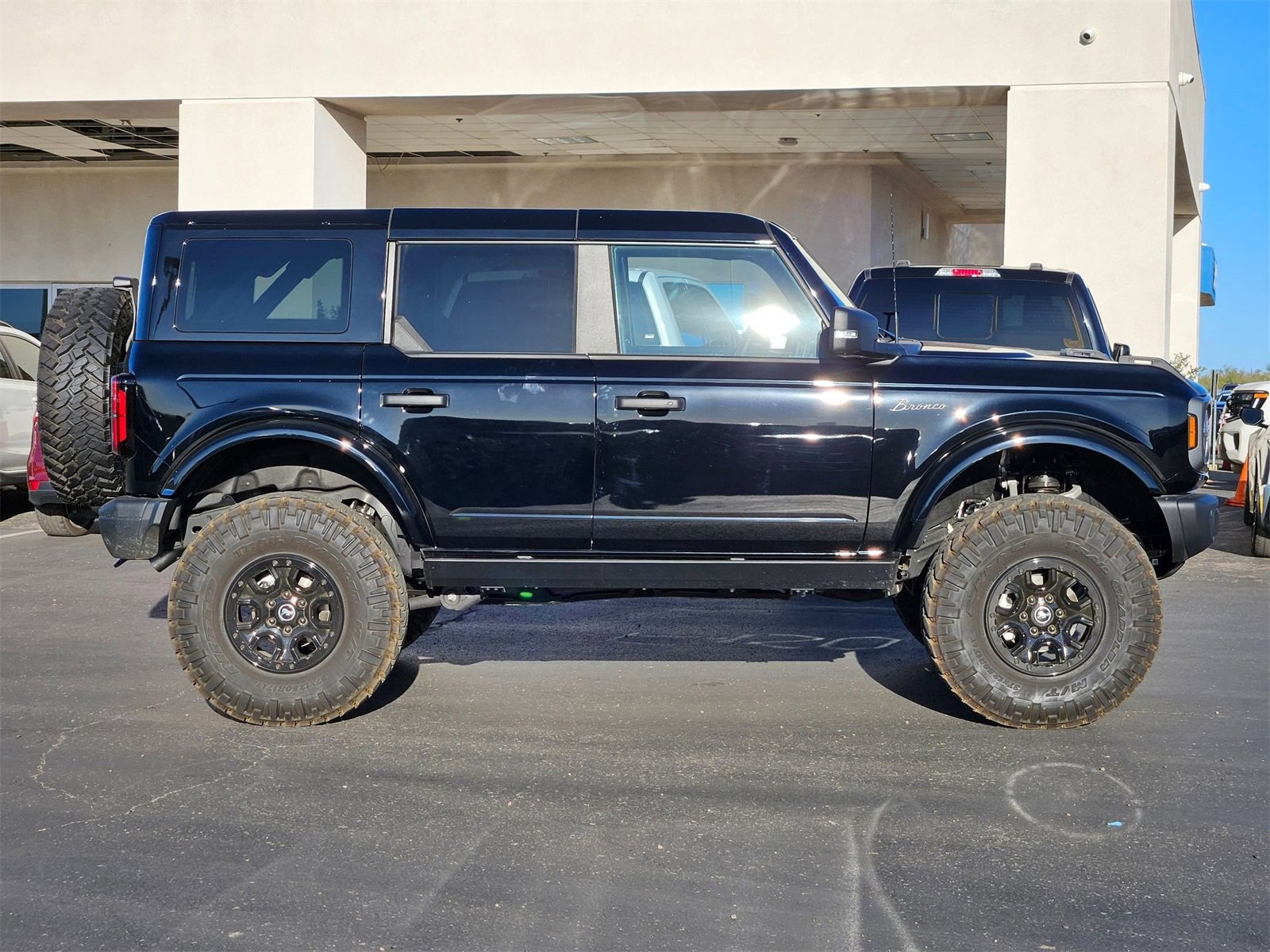 New 2025 Ford Bronco Badlands image 4