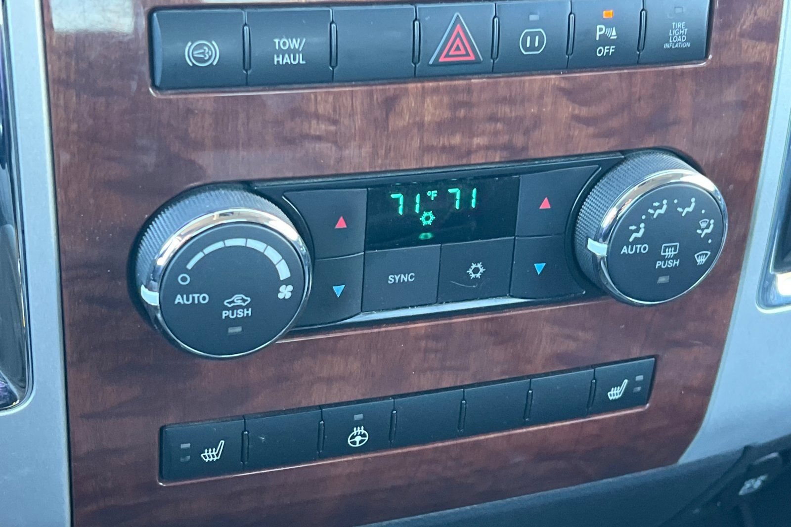 Used 2010 Dodge Ram 2500 Truck Laramie AWD/4WD image 19