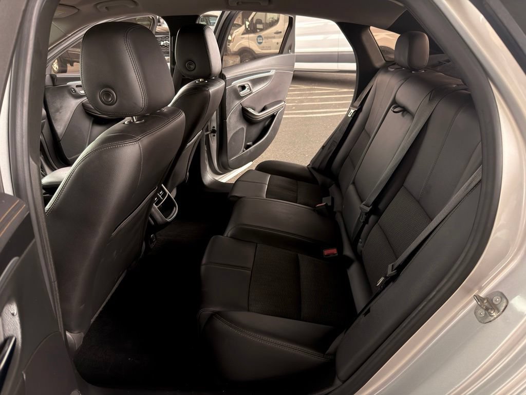 Used 2017 Chevrolet Impala LT FWD image 23